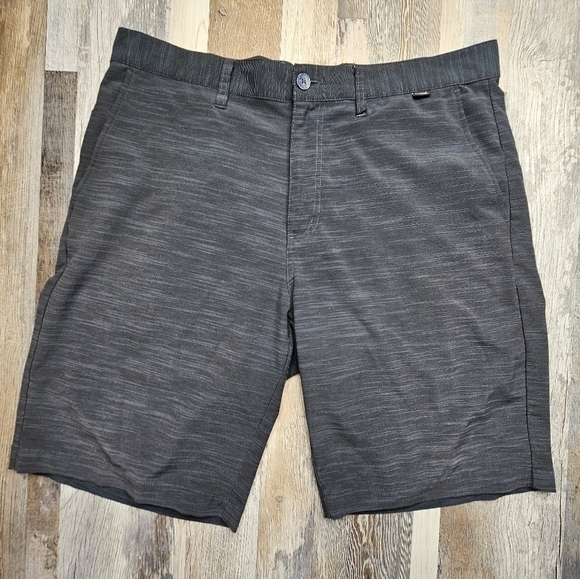 Travis Mathew Men's Shorts - Picture 1 of 8